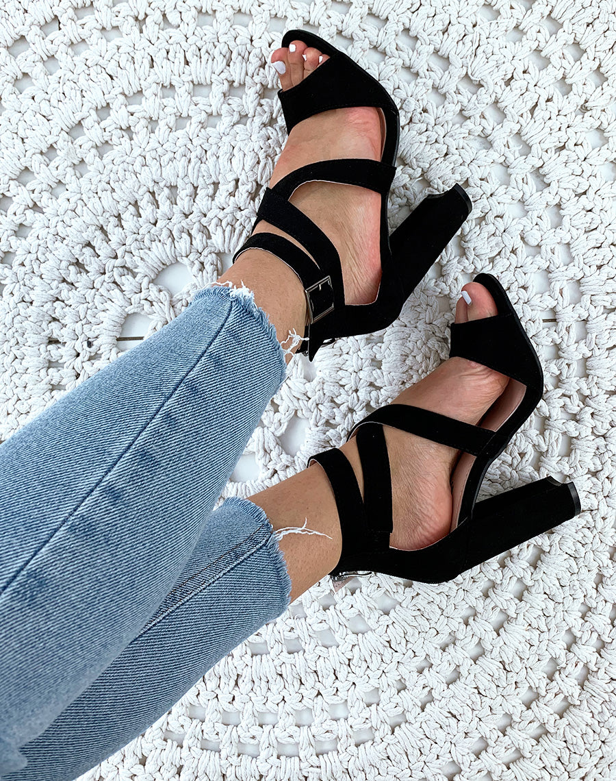 Sandales noires à talon carré en suédine