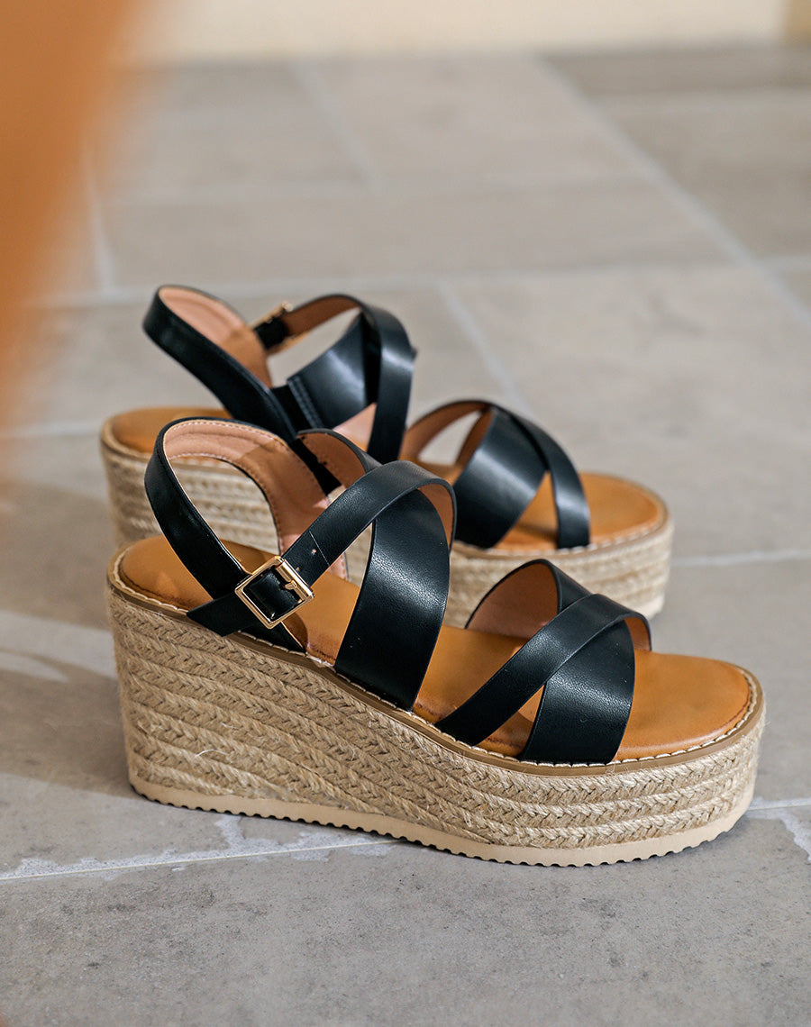 Sandales noires à talon compensé en jute à multiples brides asymétriques