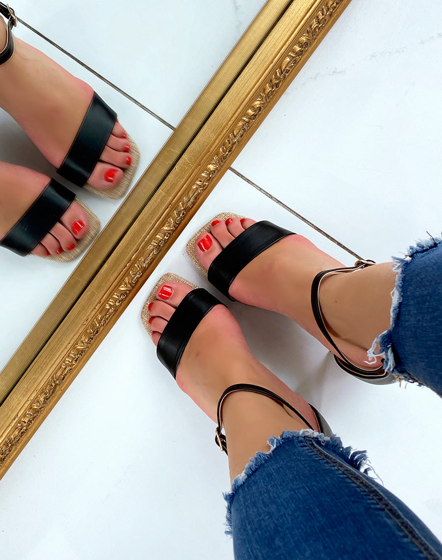 Sandales noires à talon en tissu