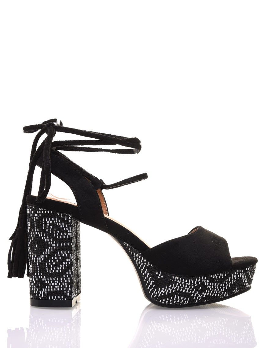Sandales noires à talon et plateforme tressés