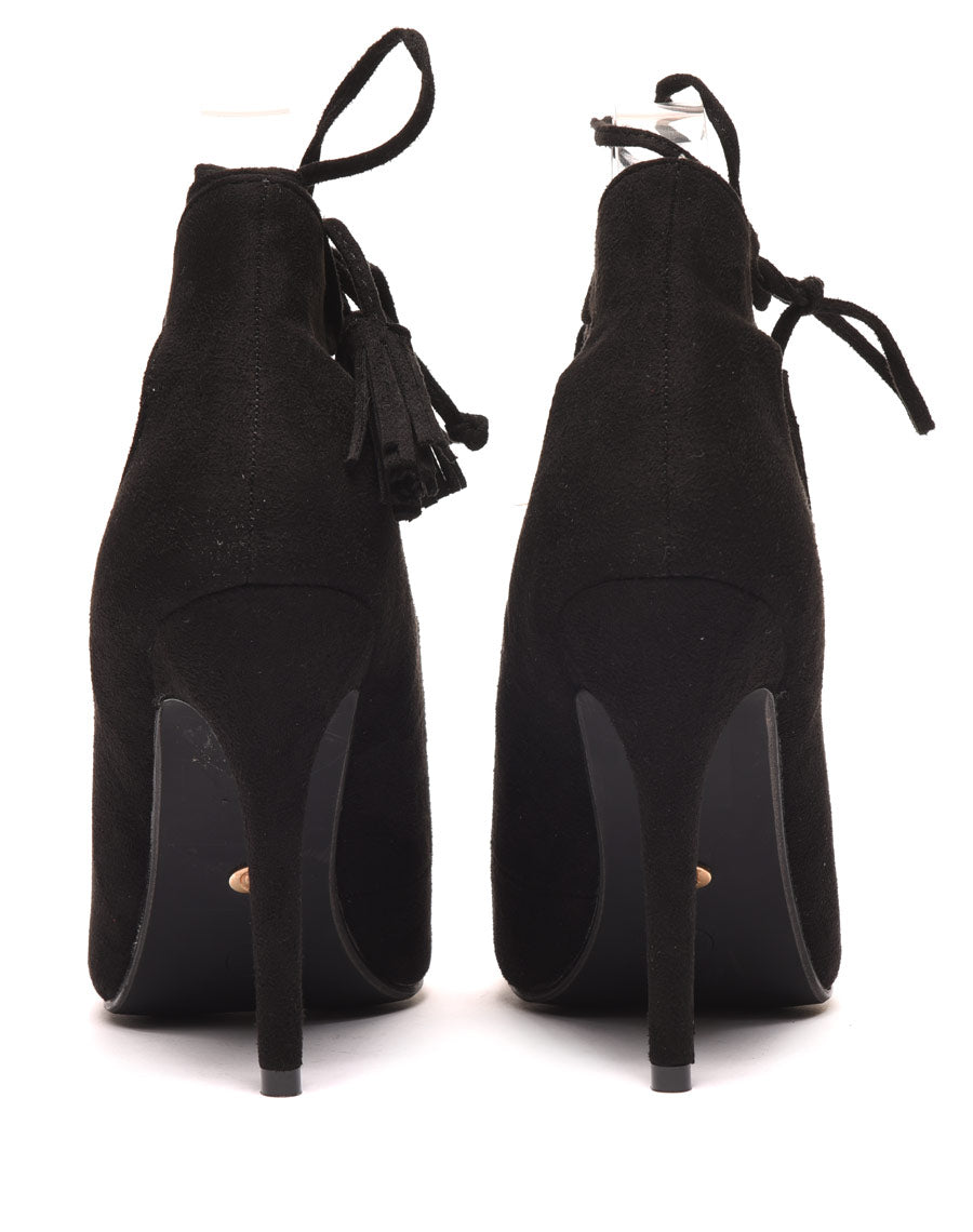 Sandales noires à talons ajourées