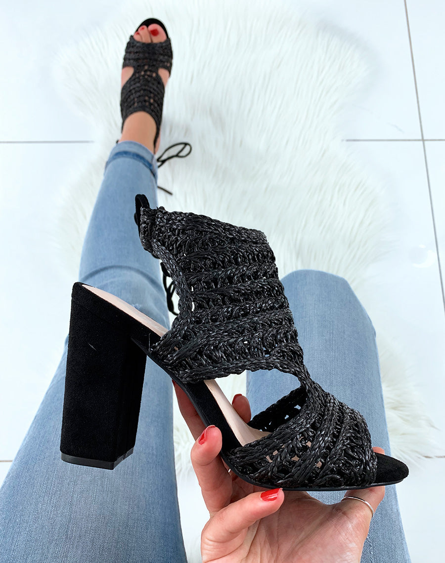 Sandales noires à talons carrés et à lacets bi-matières