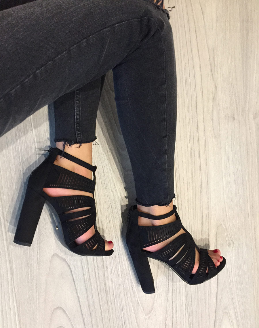 Sandales noires à talons & détails multiples