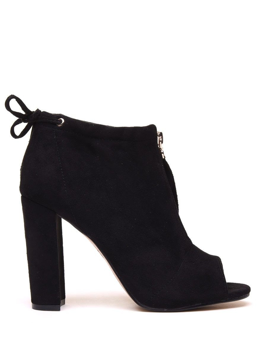 Sandales noires à talons en suédine