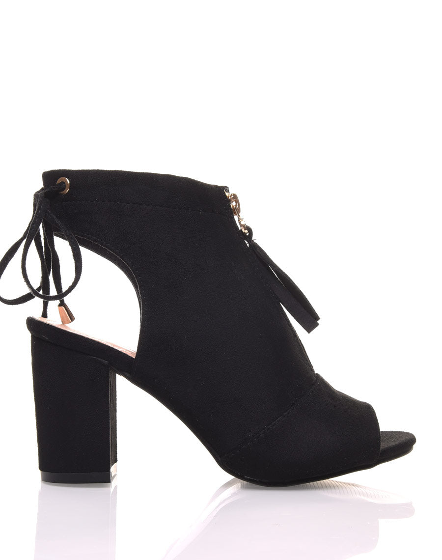 Sandales noires à talons à fermeture avant