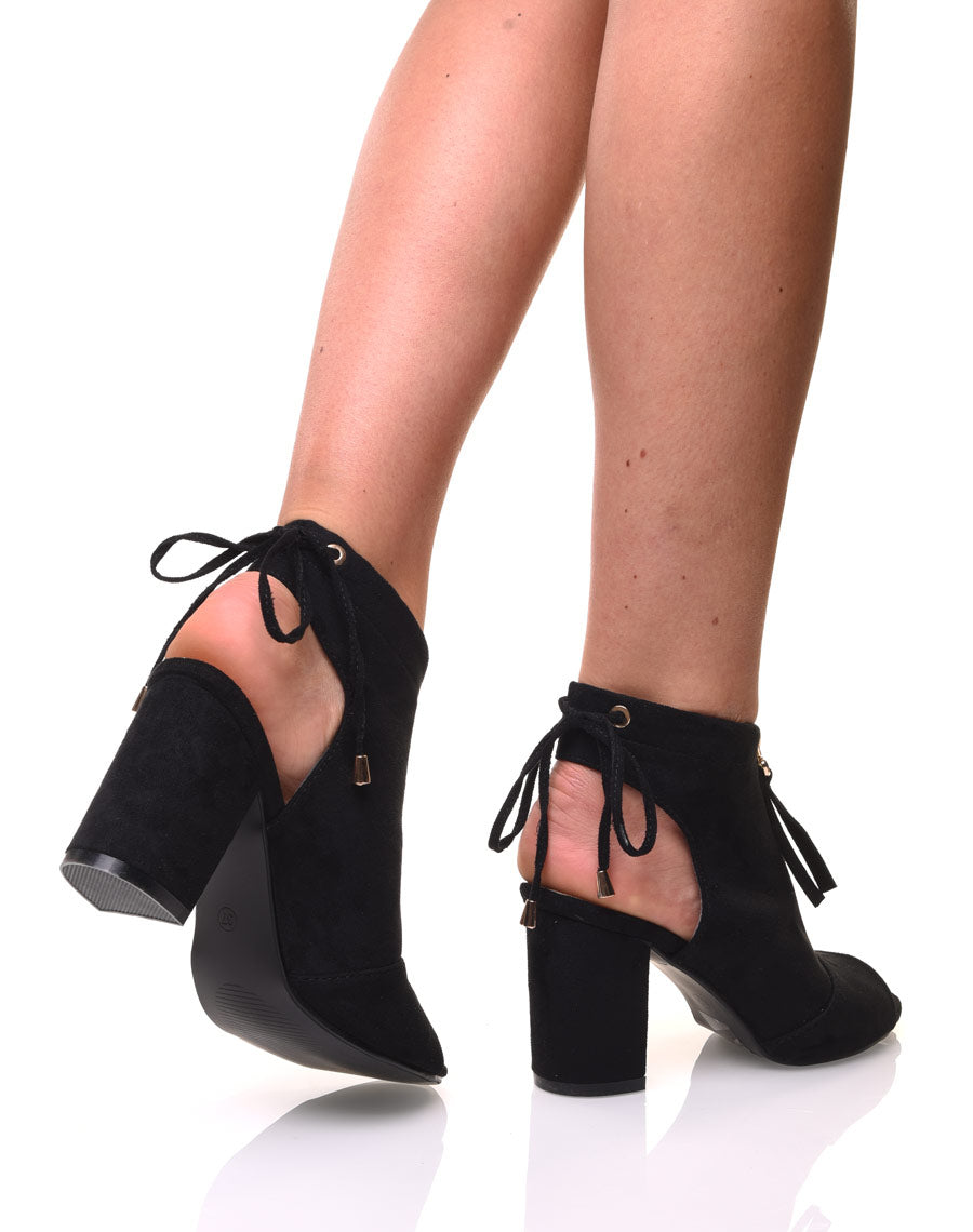 Sandales noires à talons à fermeture avant