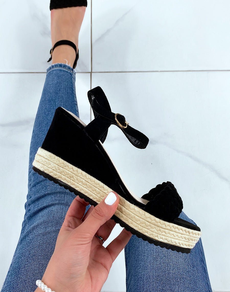 Sandales noires tressées à talon compensé bi-matière