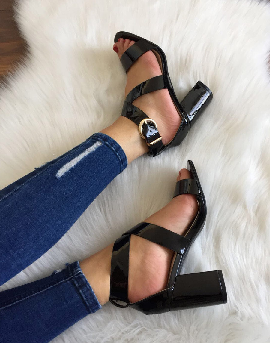Sandales noires vernis