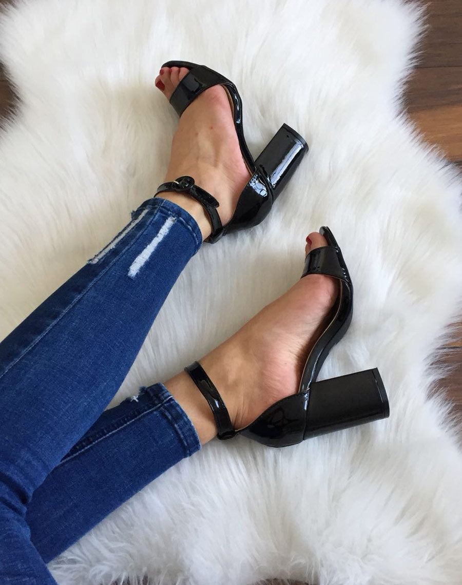 Sandales noires vernis