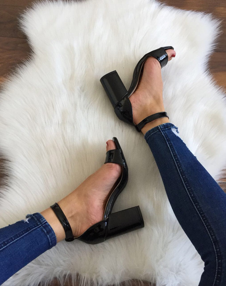Sandales noires vernis