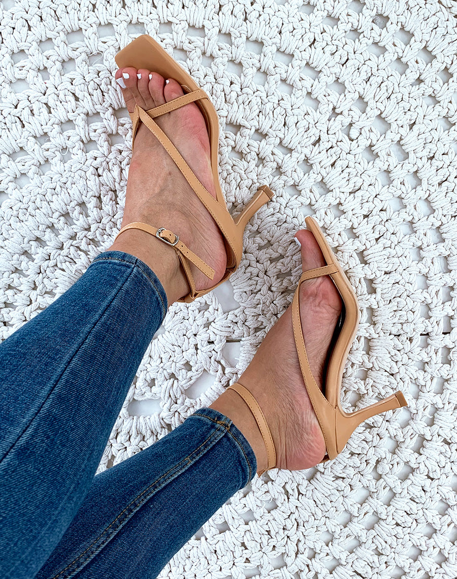 Sandales nudes pointure larges et talon fin trapèze