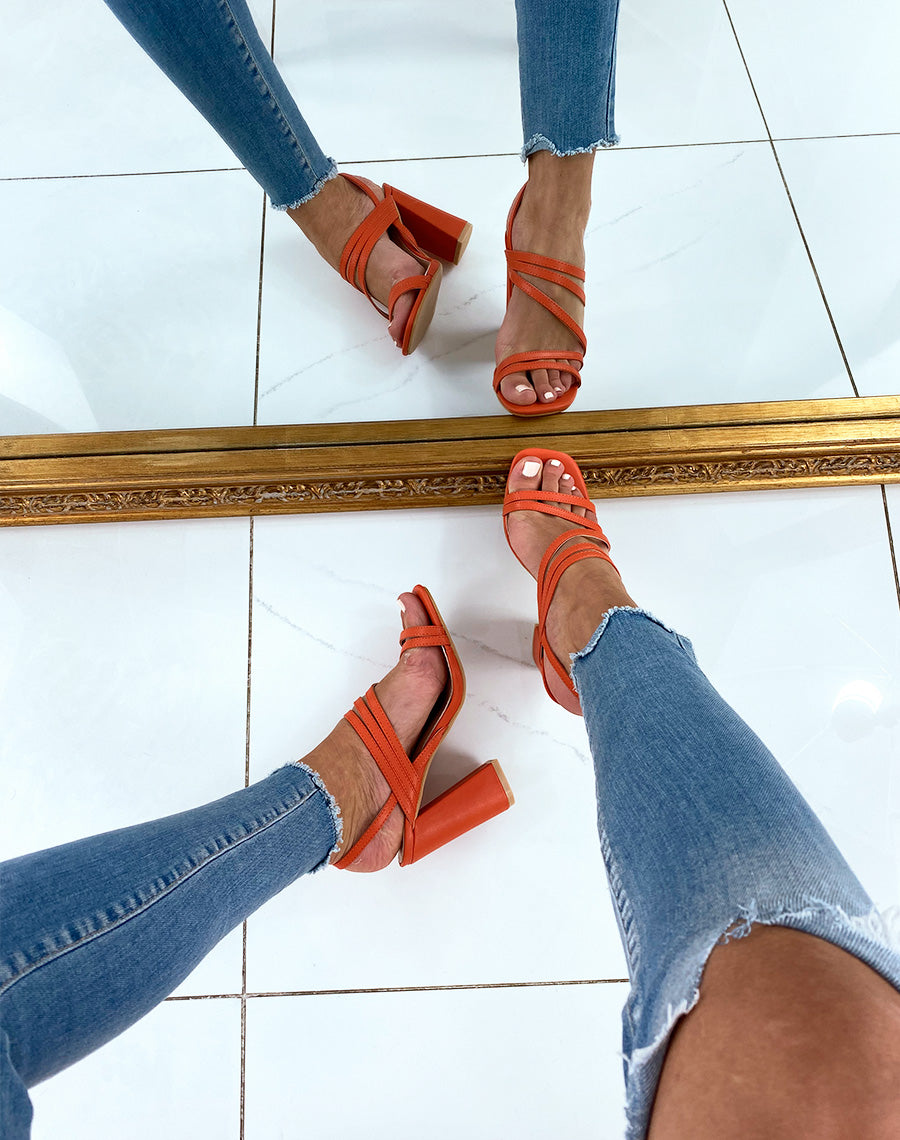 Sandales orange à brides fines et talon carré