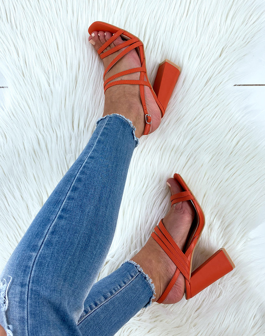 Sandales orange à brides fines et talon carré
