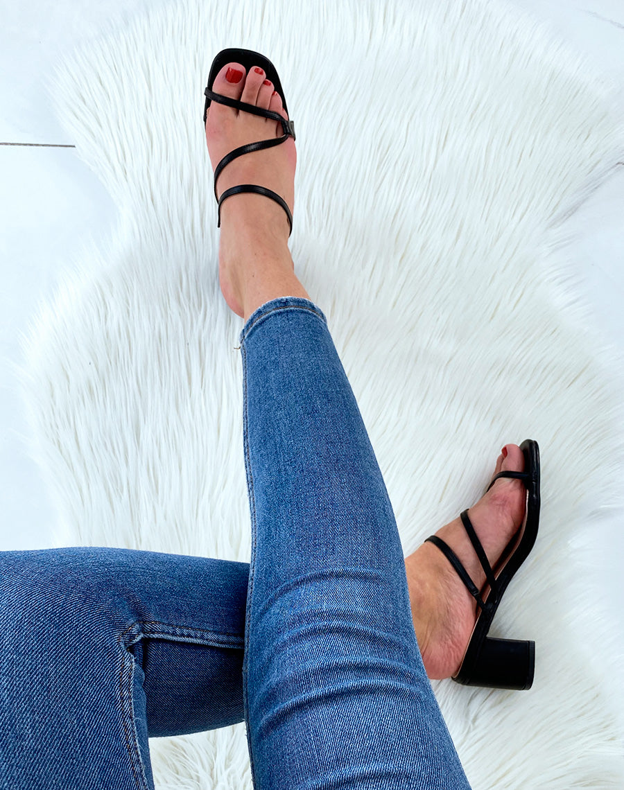 Sandales ouvertes noires à talons