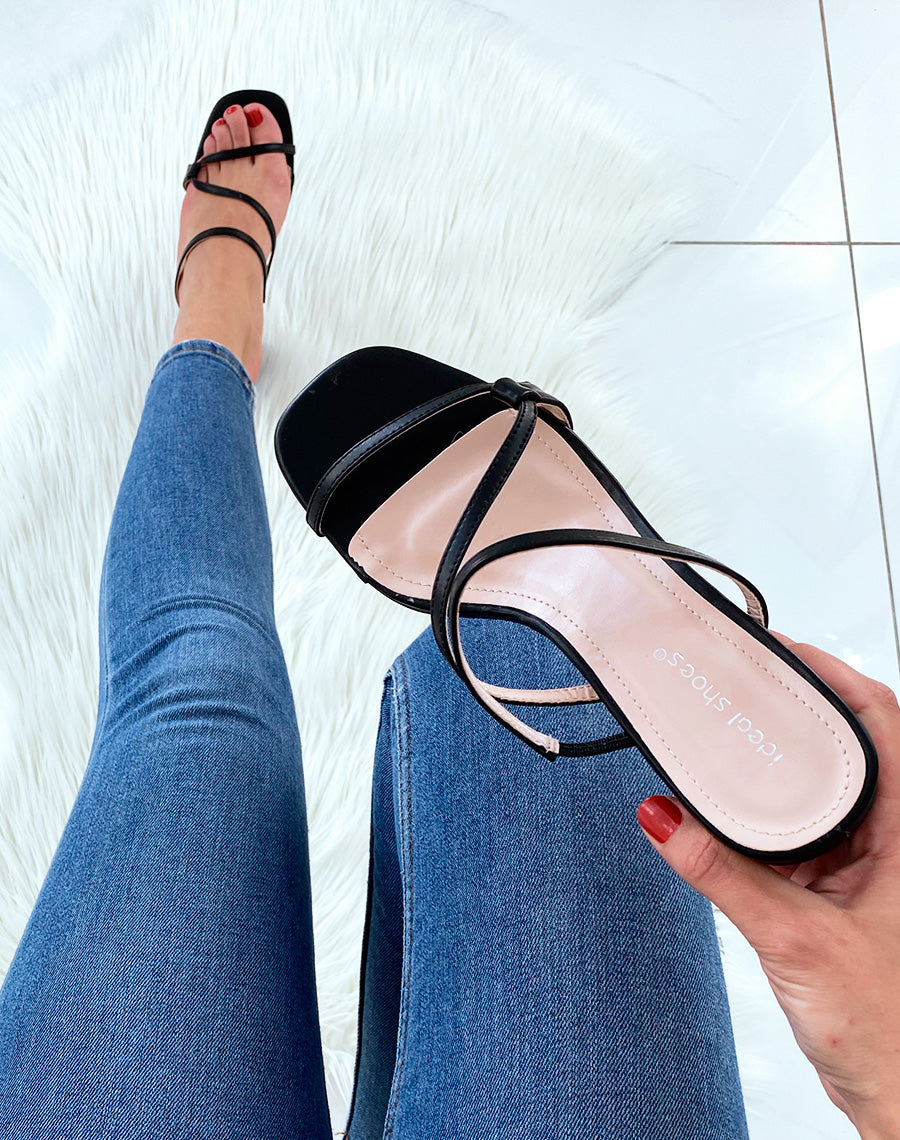 Sandales ouvertes noires à talons