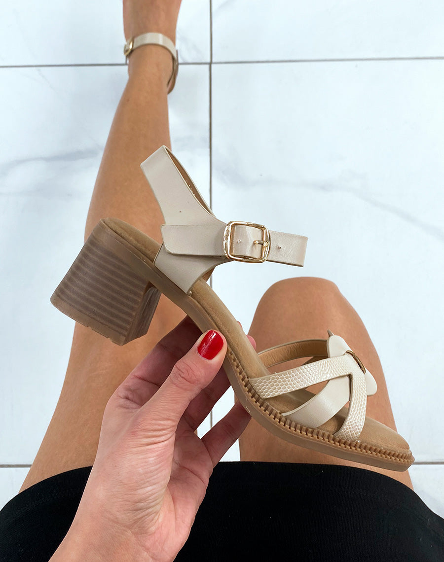 Sandales à petit talon et bride tressée à détail croco