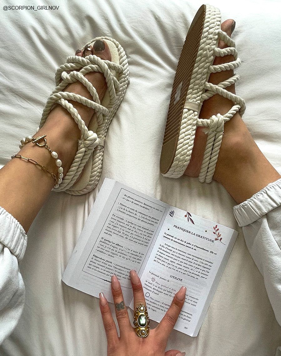 Sandales à petite plateforme en corde beiges