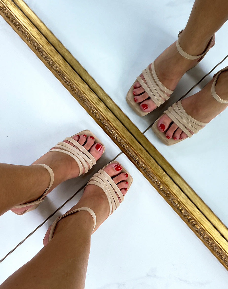 Sandales à plateforme et à talon beige épais