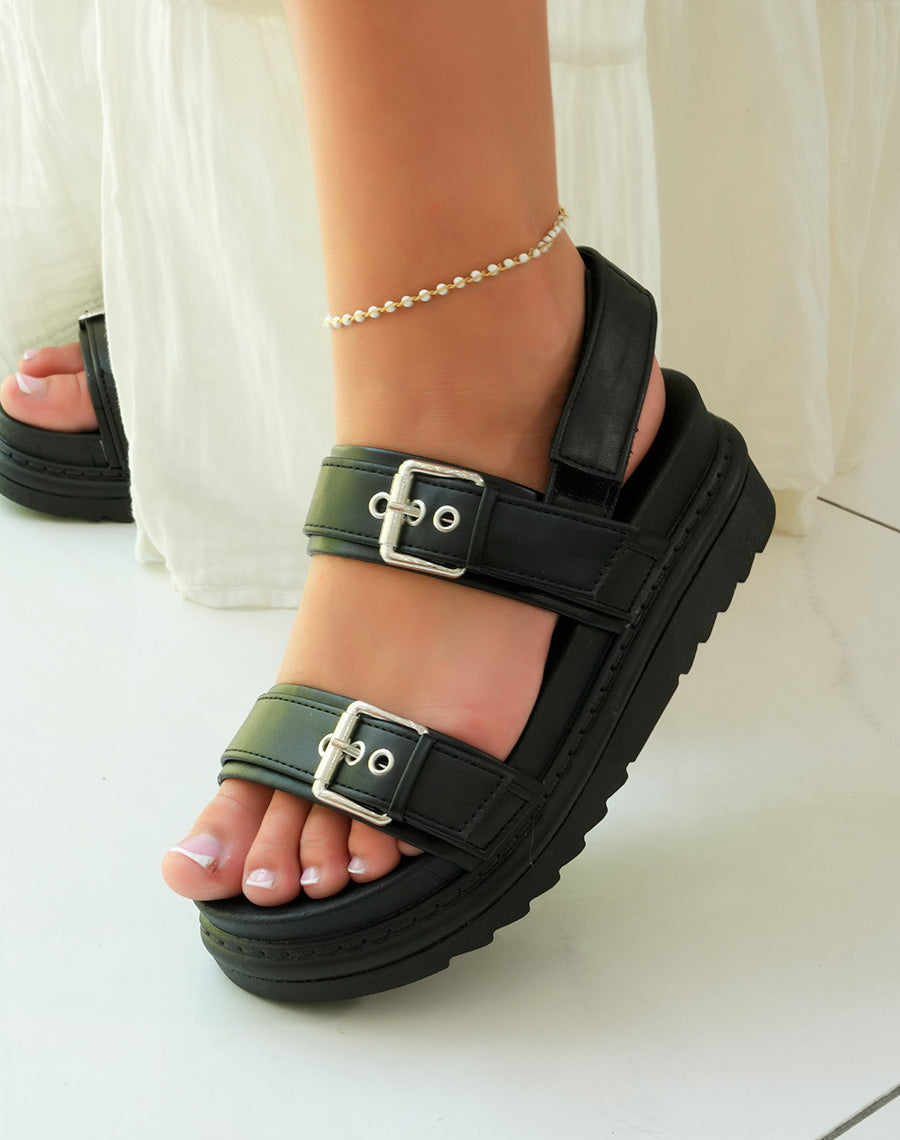 Sandales plateforme noires avec double brides pour un style urbain audacieux