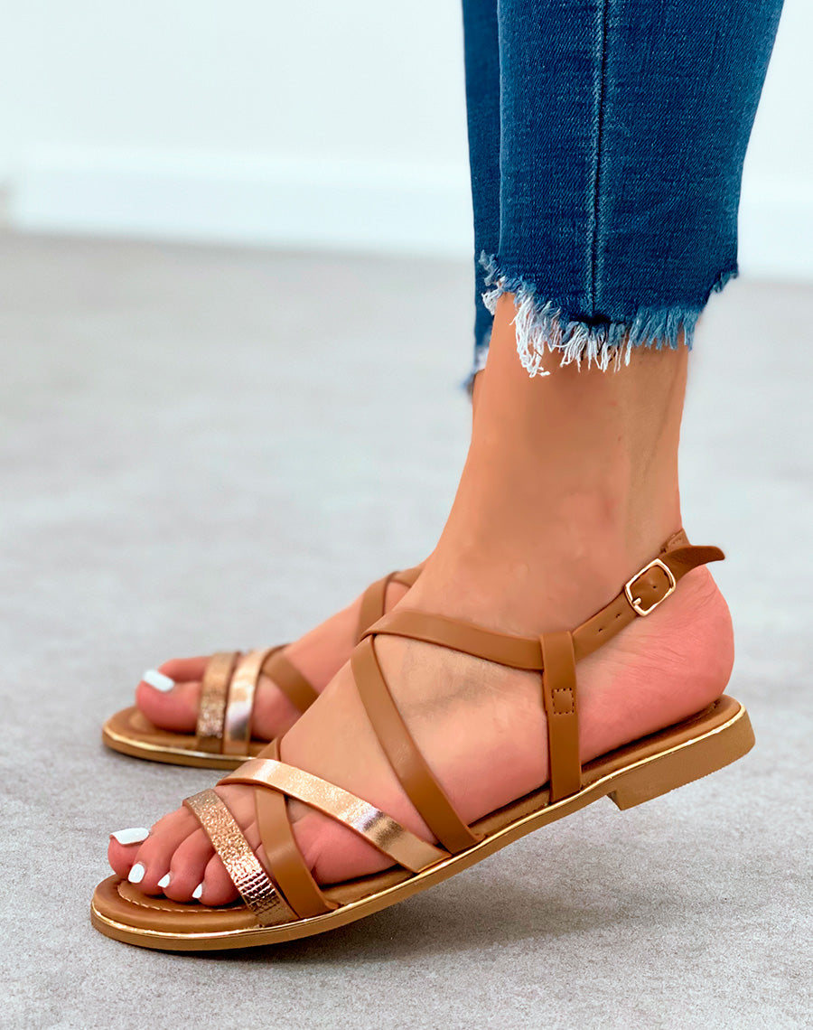 Sandales plates bi-couleur camel et rose gold à lanière entrecroisée
