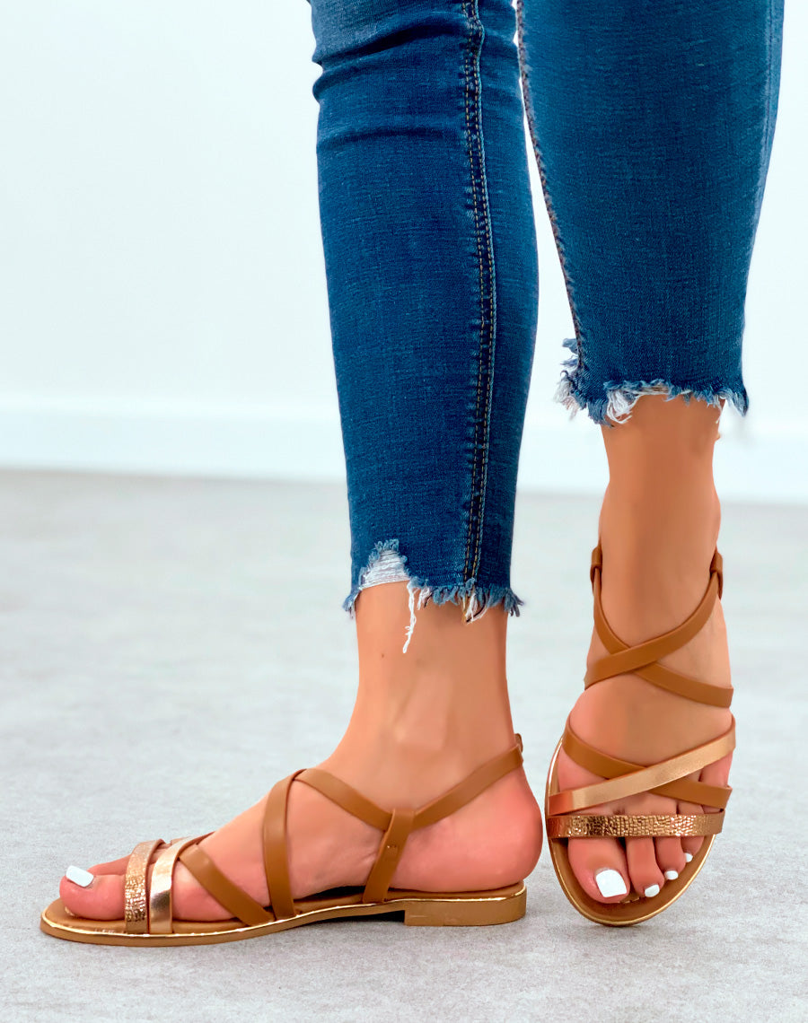 Sandales plates bi-couleur camel et rose gold à lanière entrecroisée