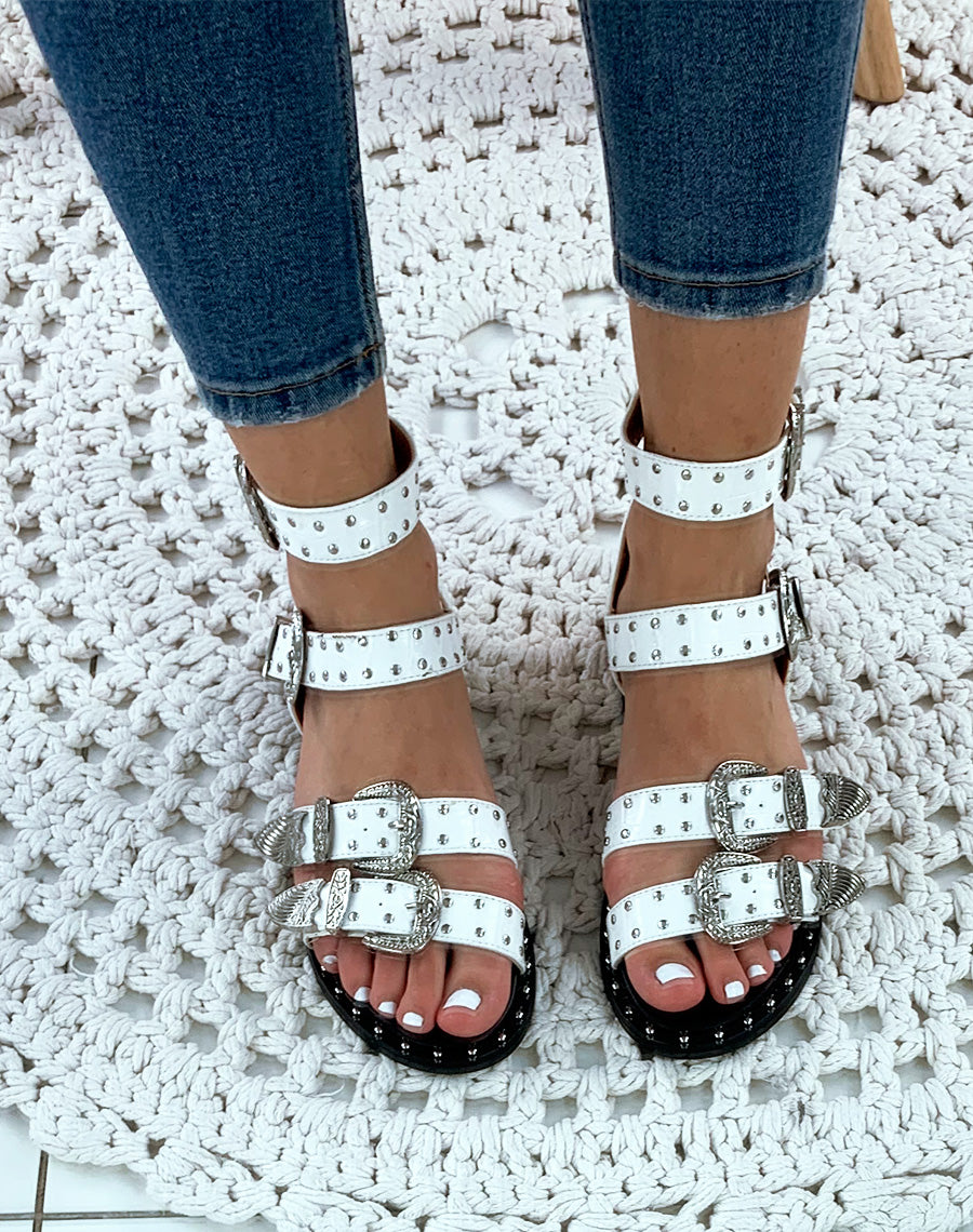 Sandales plates blanches style western