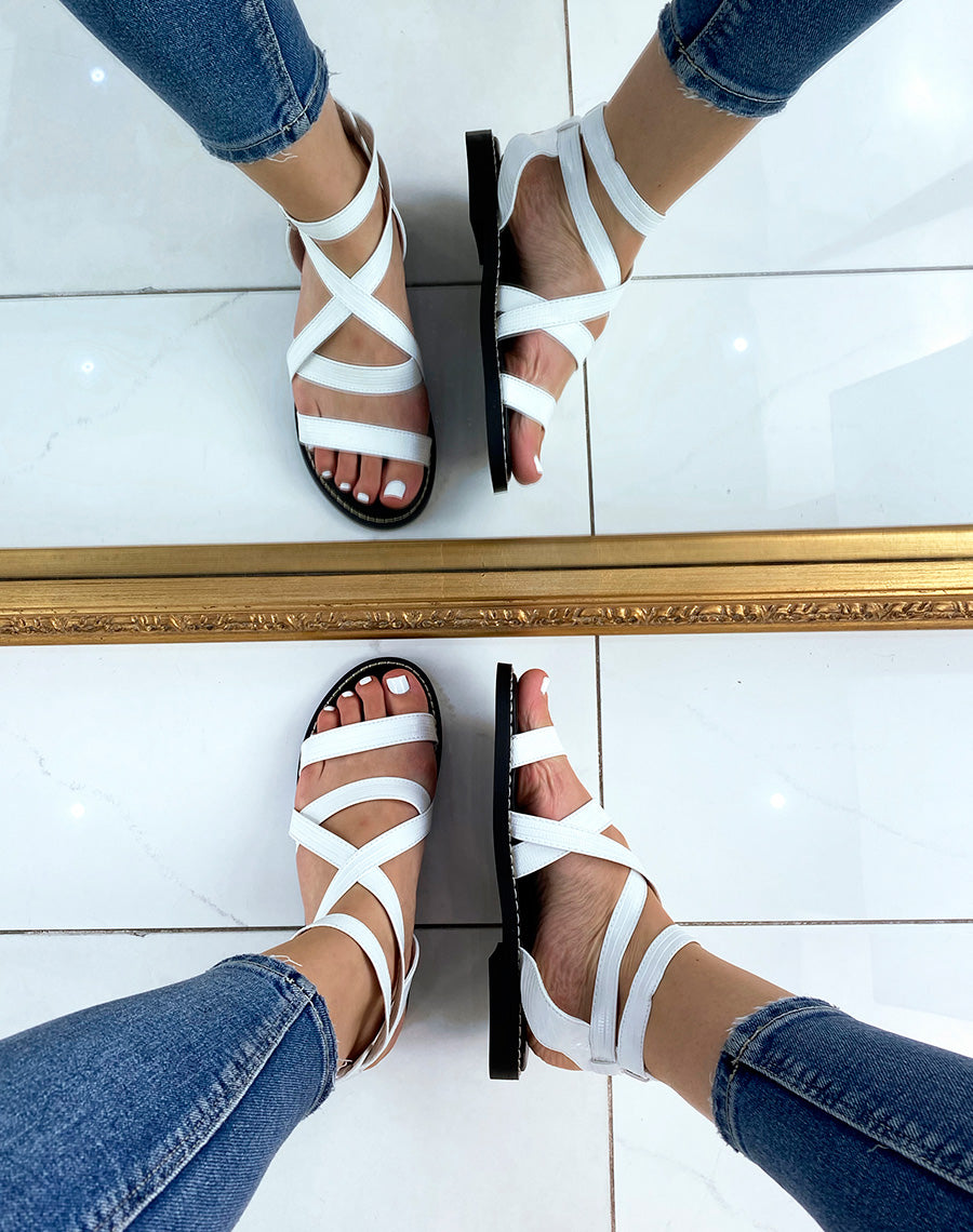 Sandales plates blancs à multiples brides