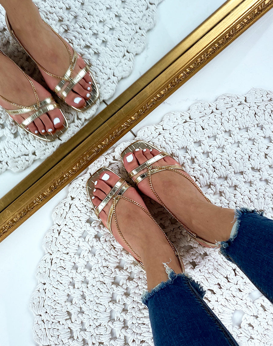 Sandales plates dorées à chaînes