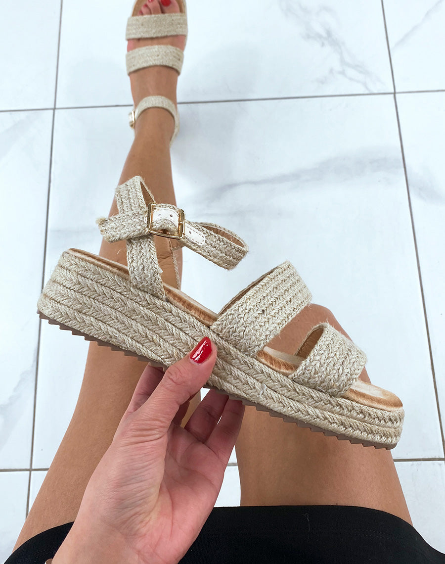 Sandales plates en jute à doubles sangles en toile avec plateforme en jute