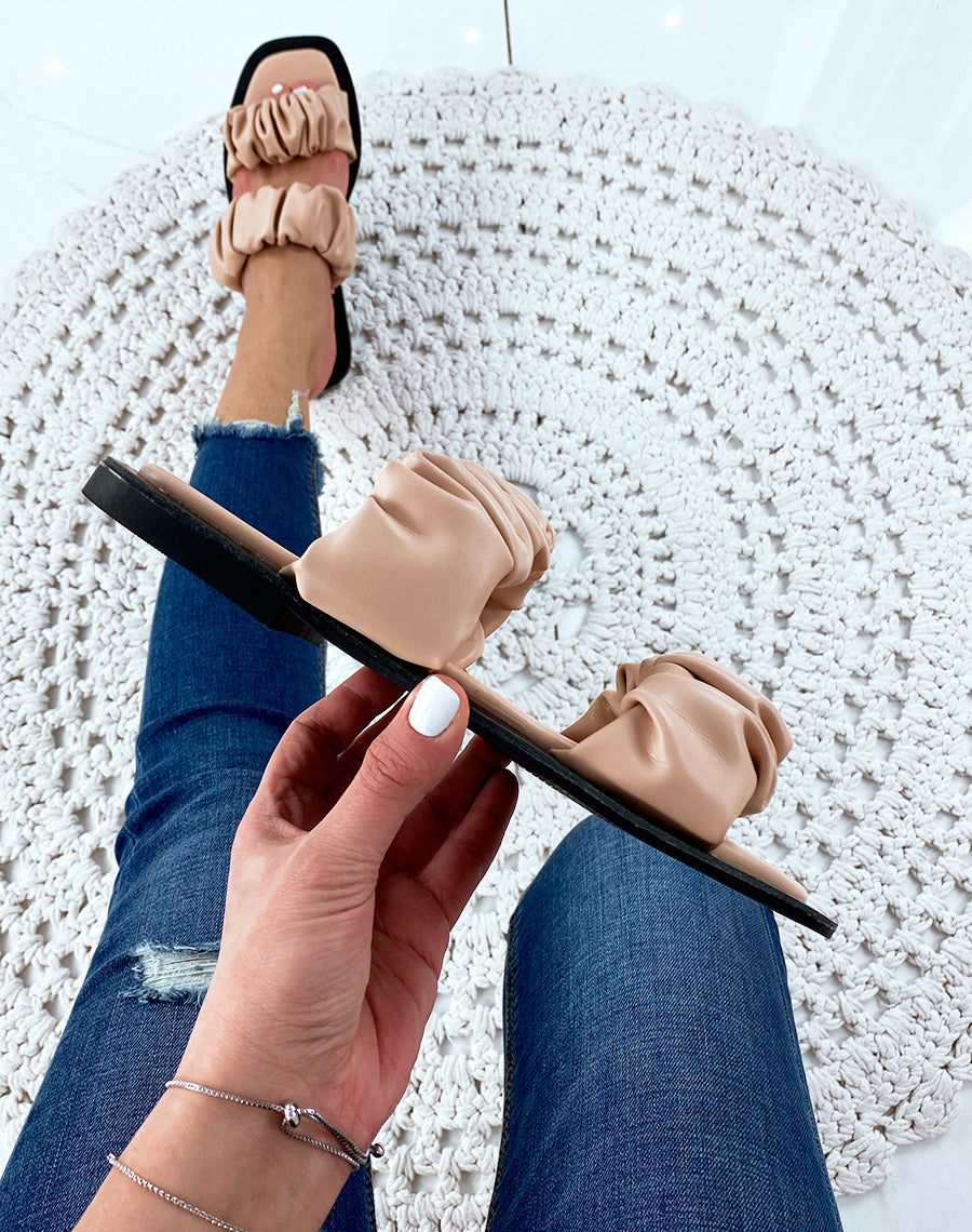 Sandales plates en simili cuir rose