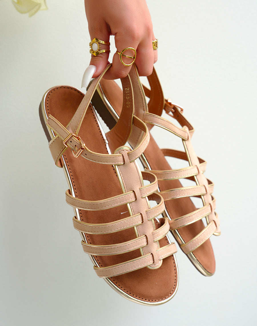 Sandales plates femme en suédine beige et détails dorés avec bride ajustable