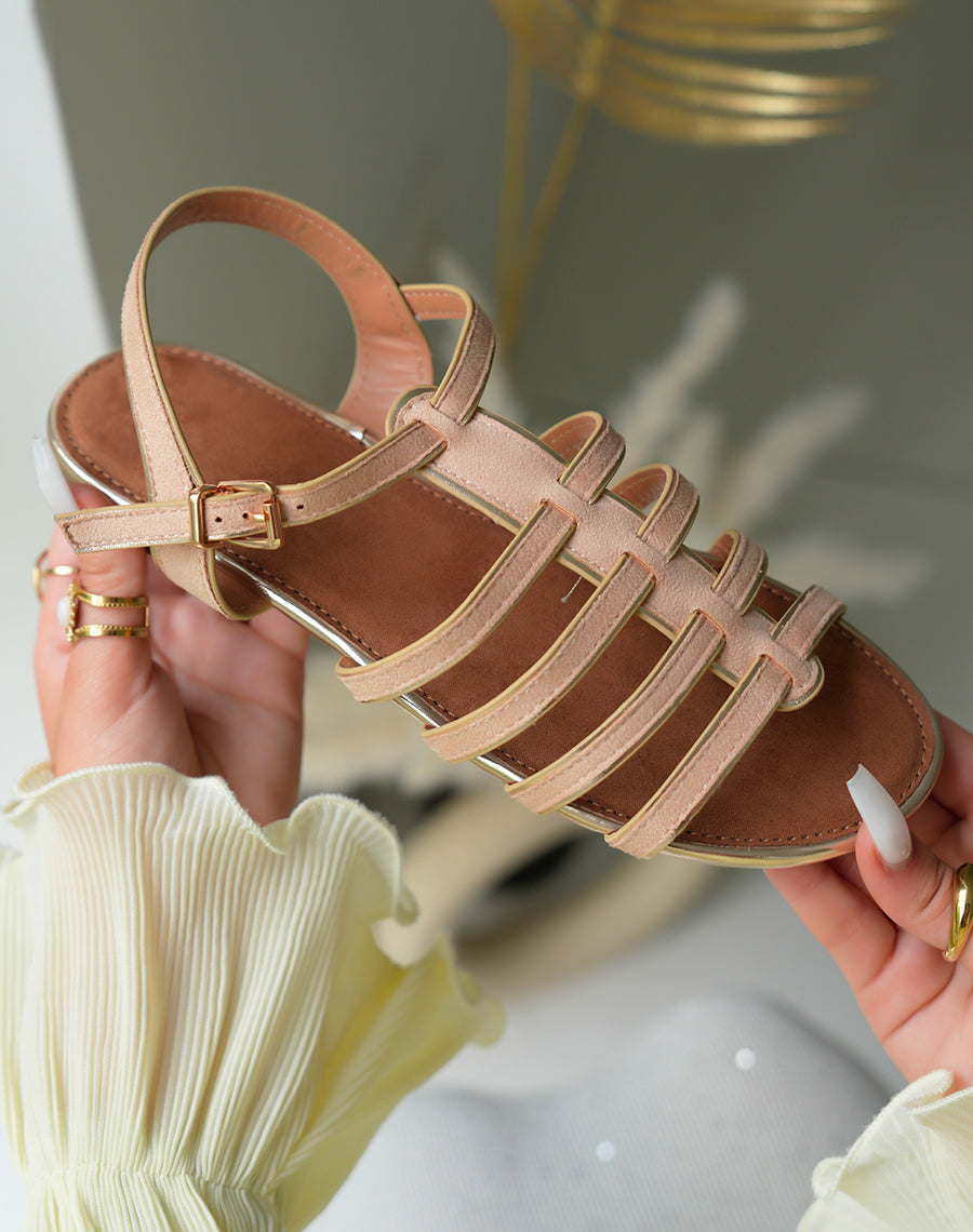 Sandales plates femme en suédine beige et détails dorés avec bride ajustable
