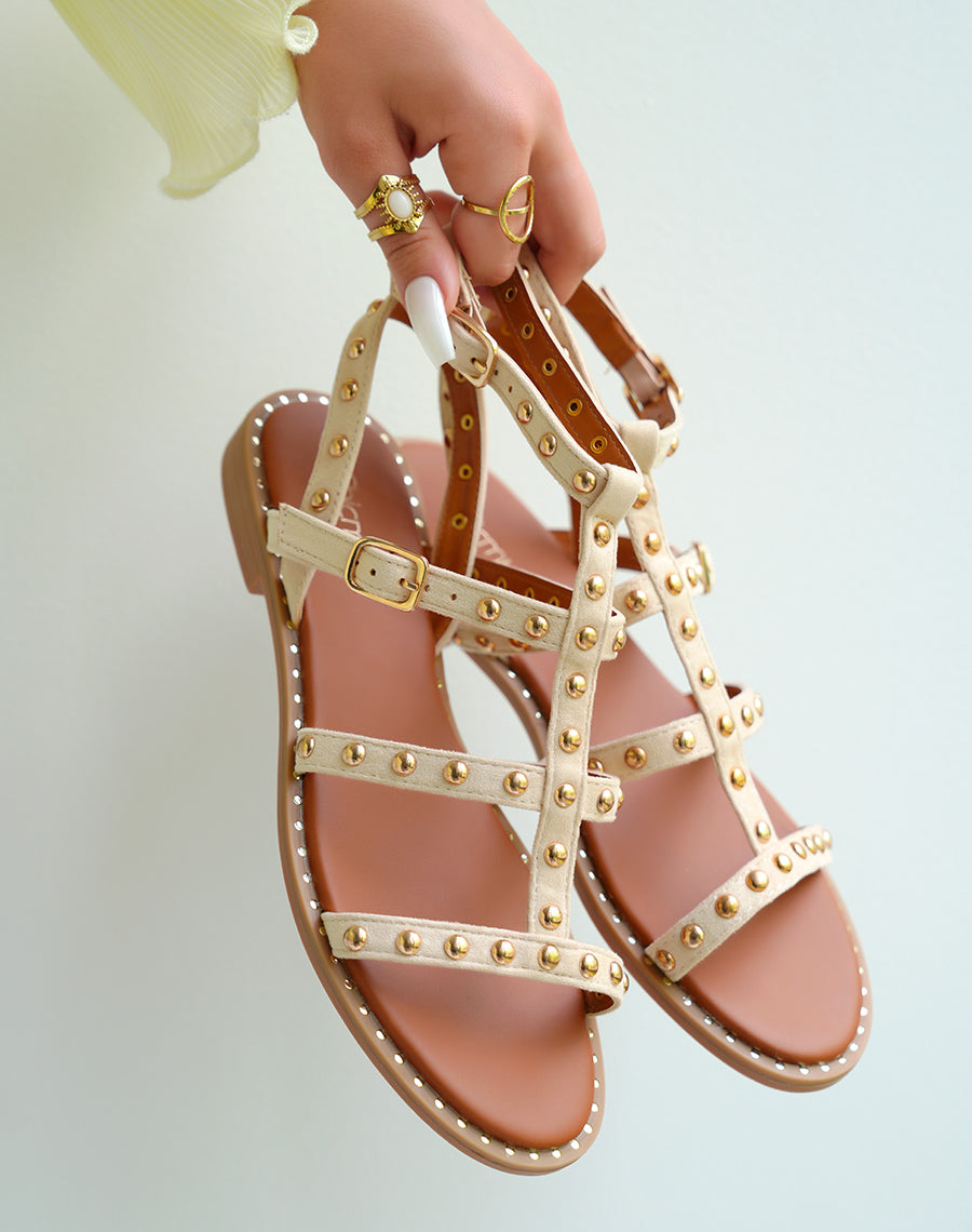 Sandales plates femme en suédine beige à multiples brides et clous dorés