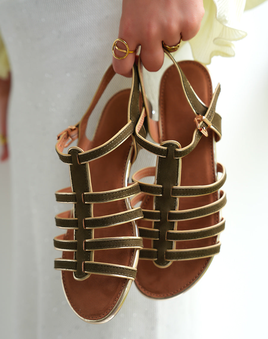 Sandales plates femme en suédine vert kaki et doré avec bride ajustable