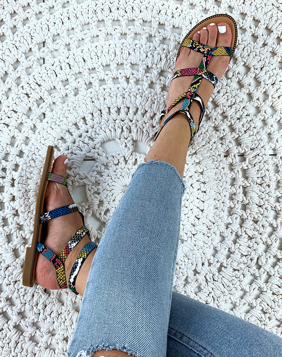 Sandales plates multicolore brides python