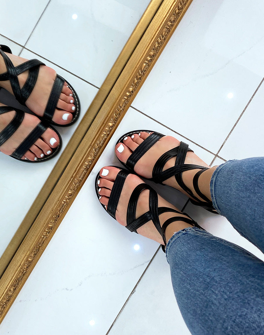 Sandales plates noires à multiples brides