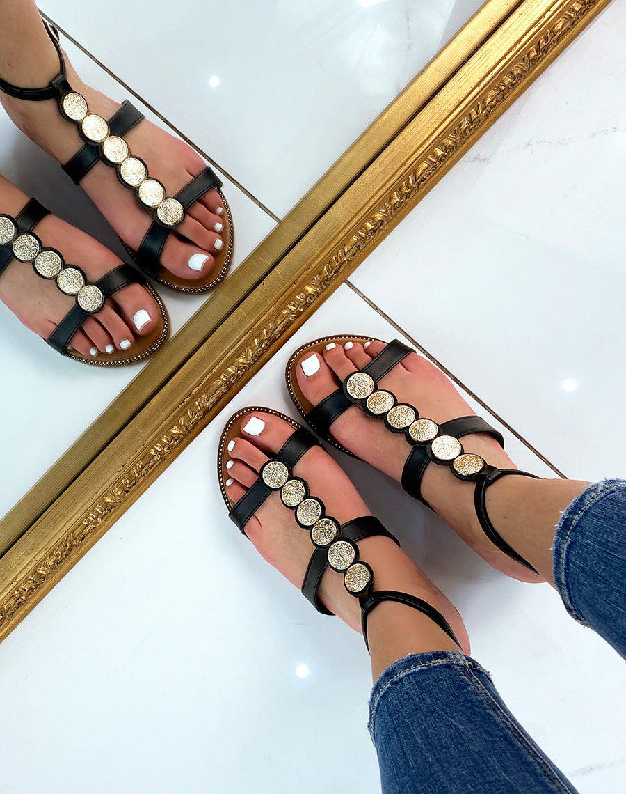 Sandales plates noires à pièces dorées