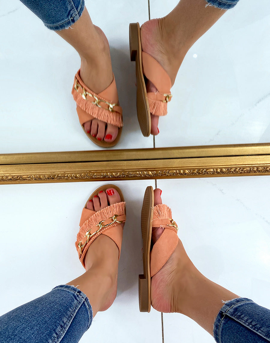 Sandales plates pêches à frange et chaîne dorée