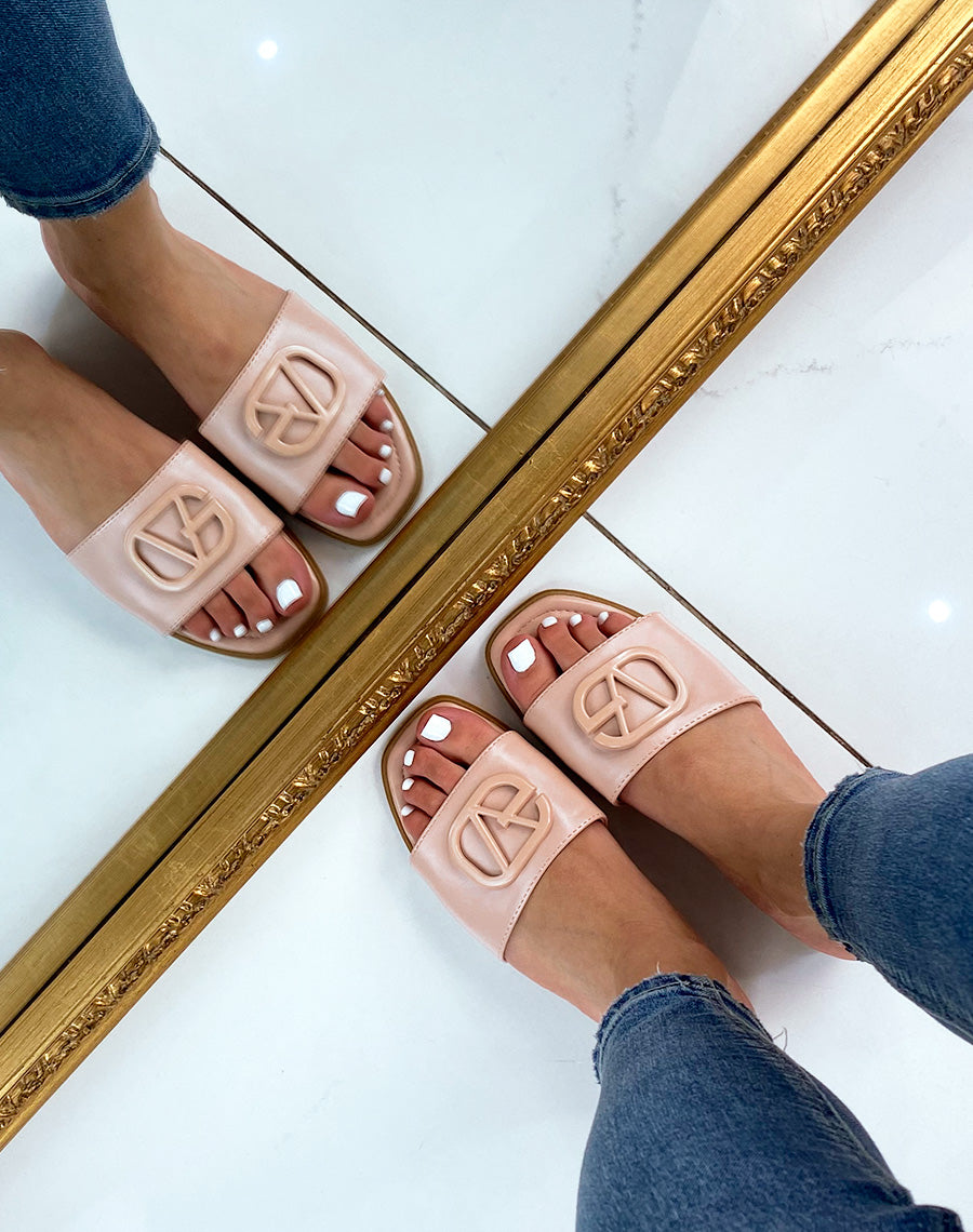 Sandales plates rose à lanière épaisse