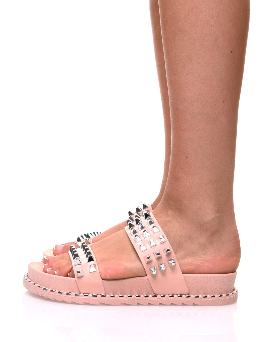 Sandales roses à clous carrés