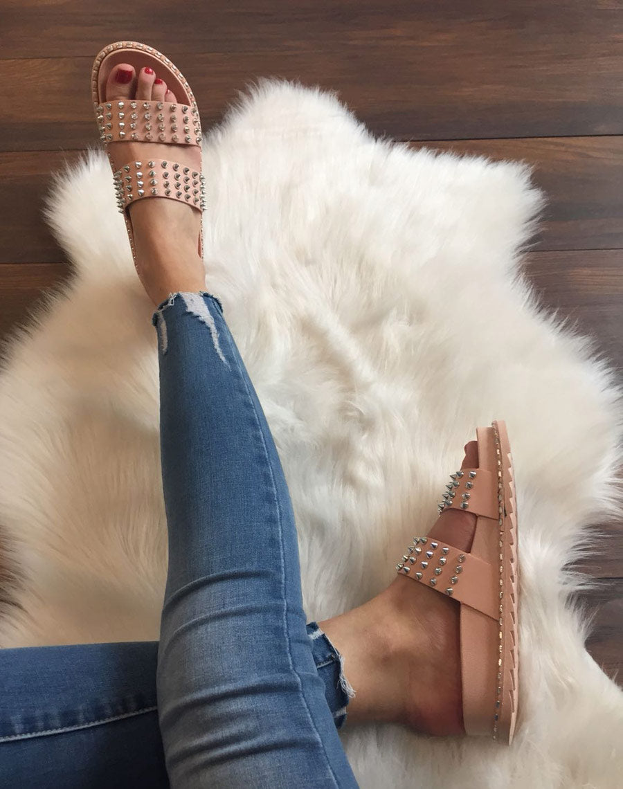 Sandales roses cloutés