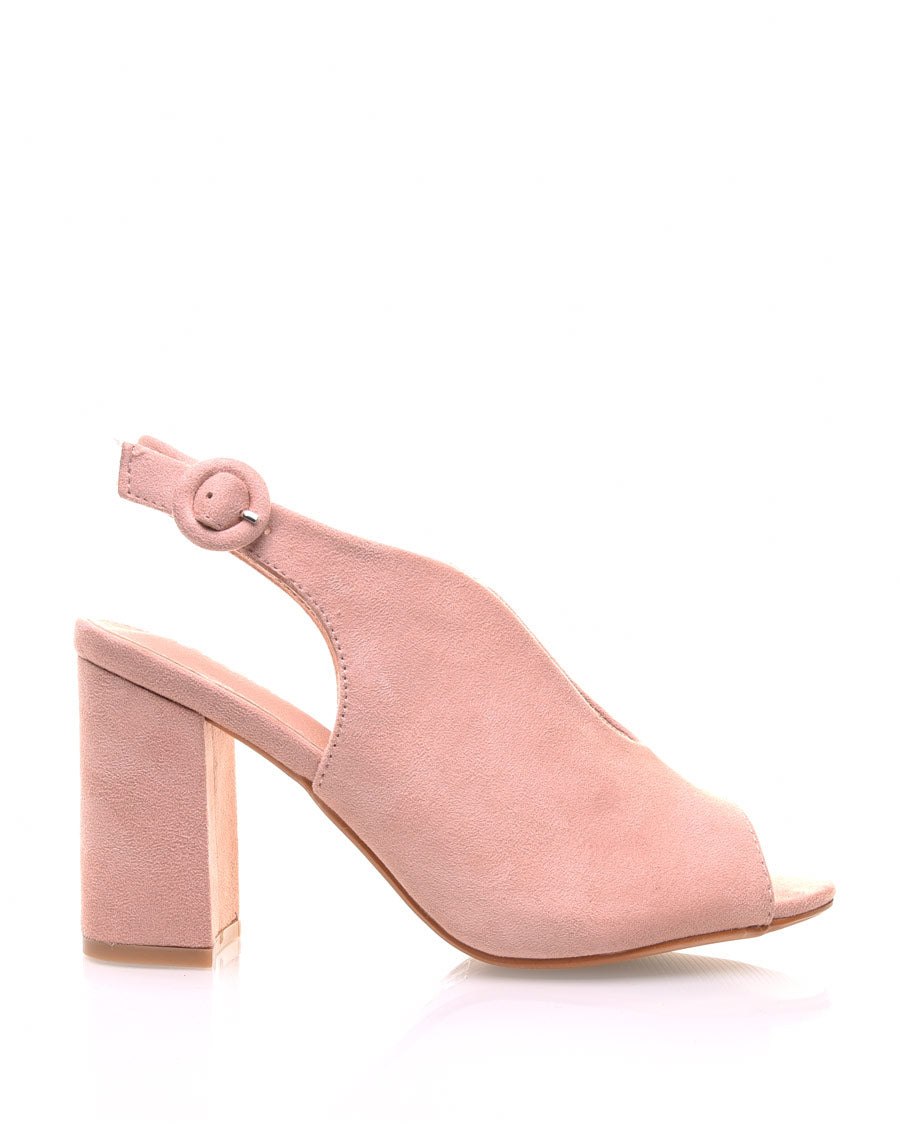 Sandales roses en suédine ouvertes