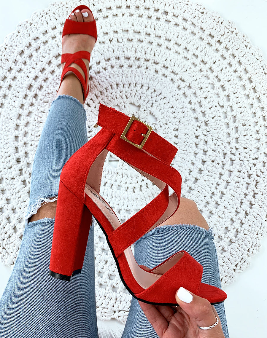 Sandales rouges à talon carré en suédine