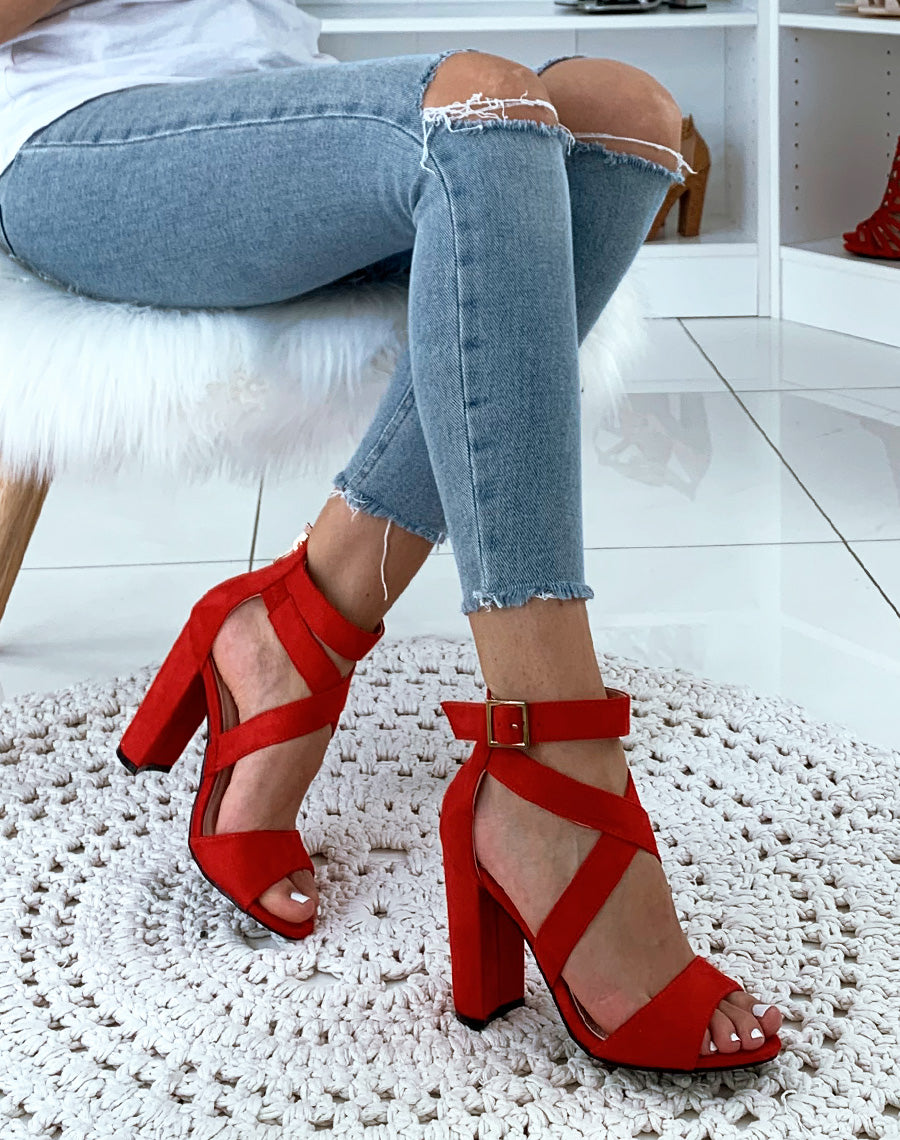 Sandales rouges à talon carré en suédine