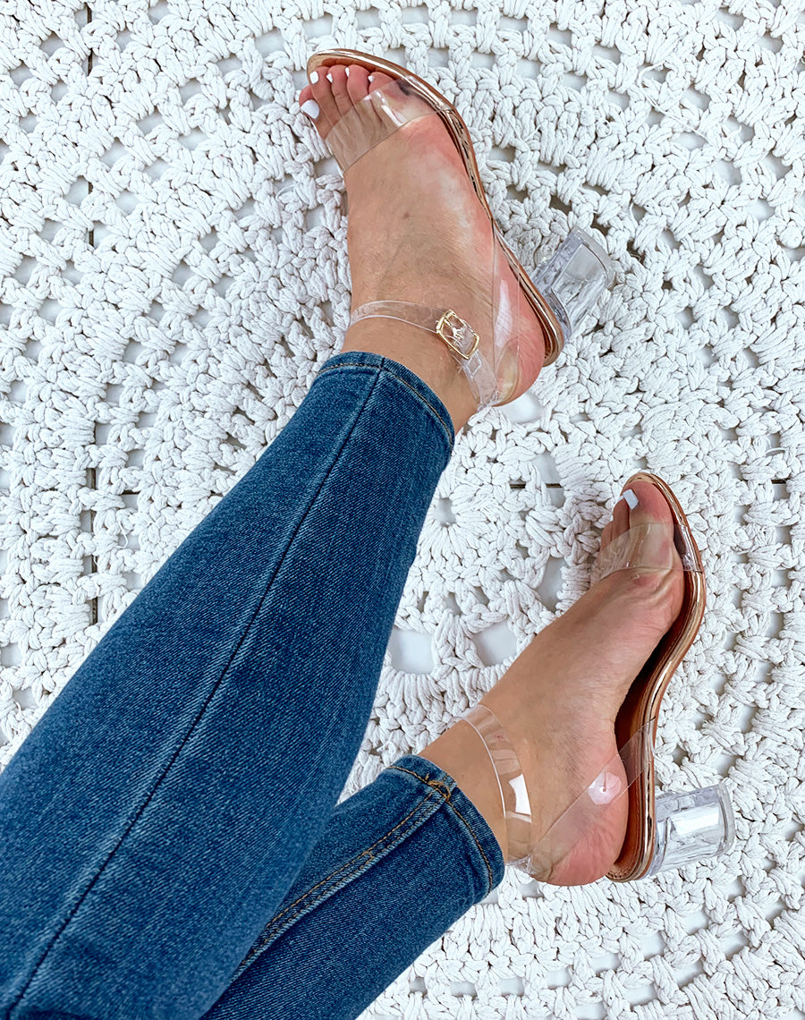 Sandales sirène à talons blocs et brides transparentes