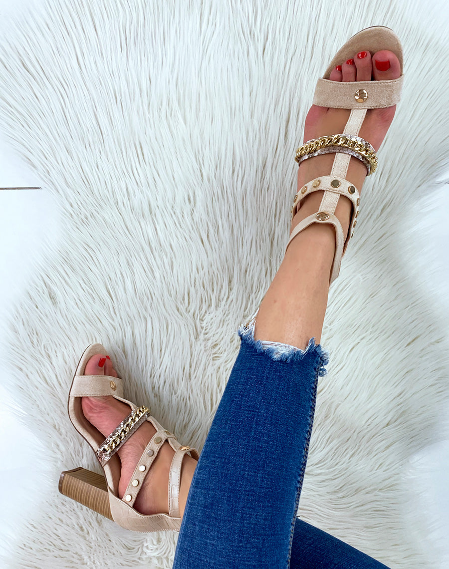 Sandales à talon beige à multiples lanières aux détails dorés et animaliers