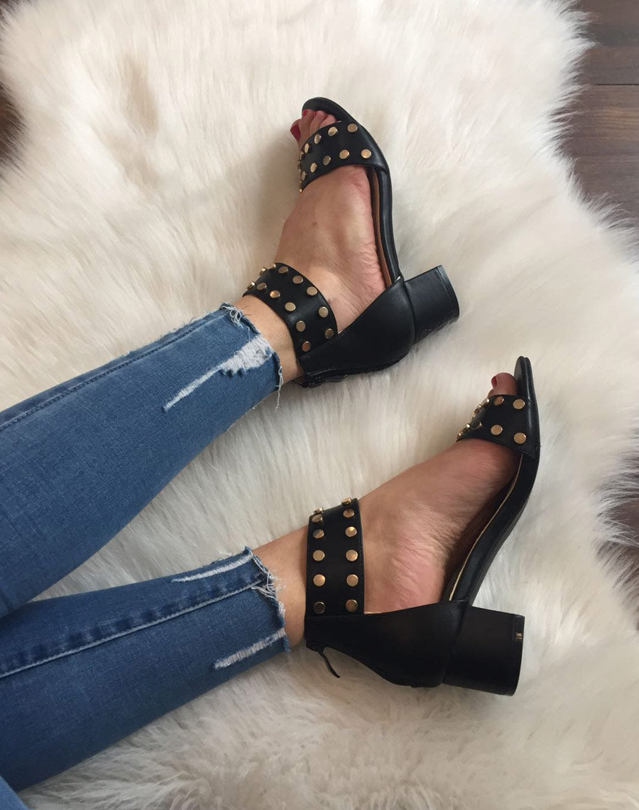 Sandales talon carré clouté noires