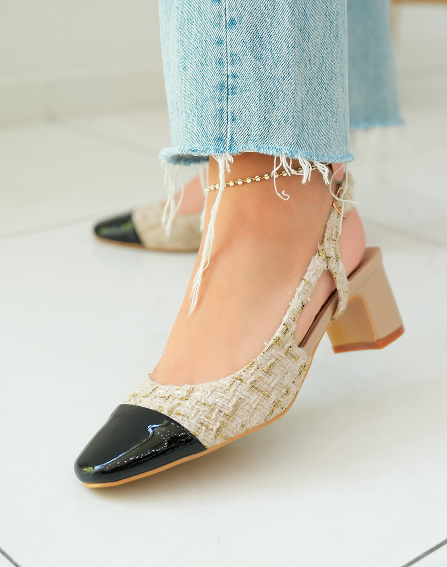 Sandales à talon chic en tweed beige avec bout noir verni