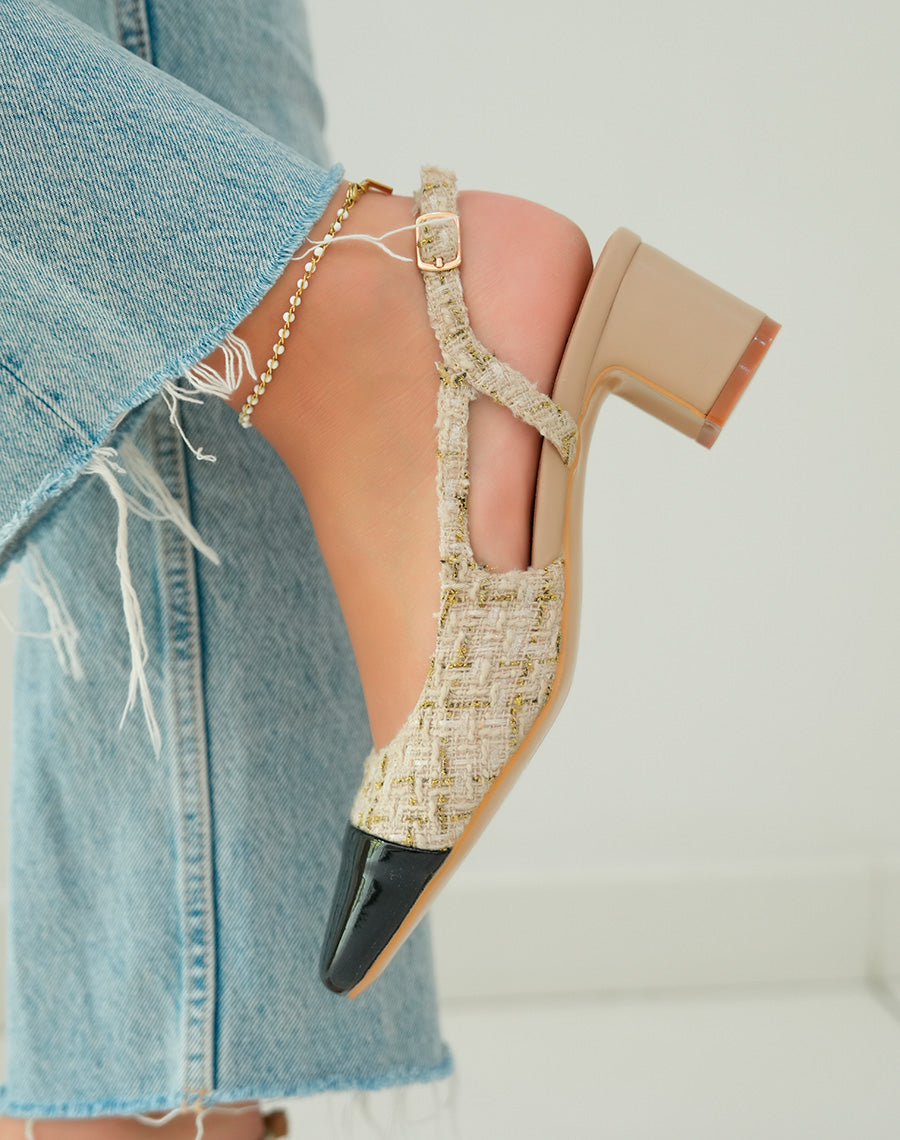 Sandales à talon chic en tweed beige avec bout noir verni