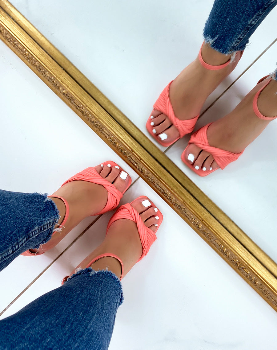 Sandales à talon corail à bride épaisse